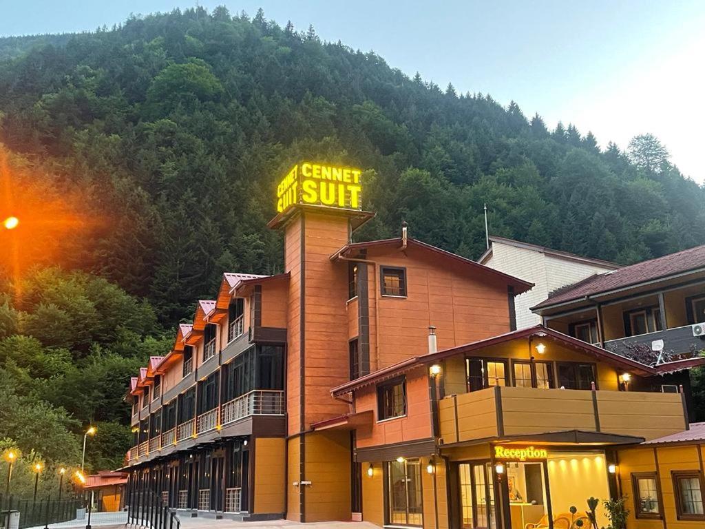 Cennet Suit Otel 우준괼 외부 사진