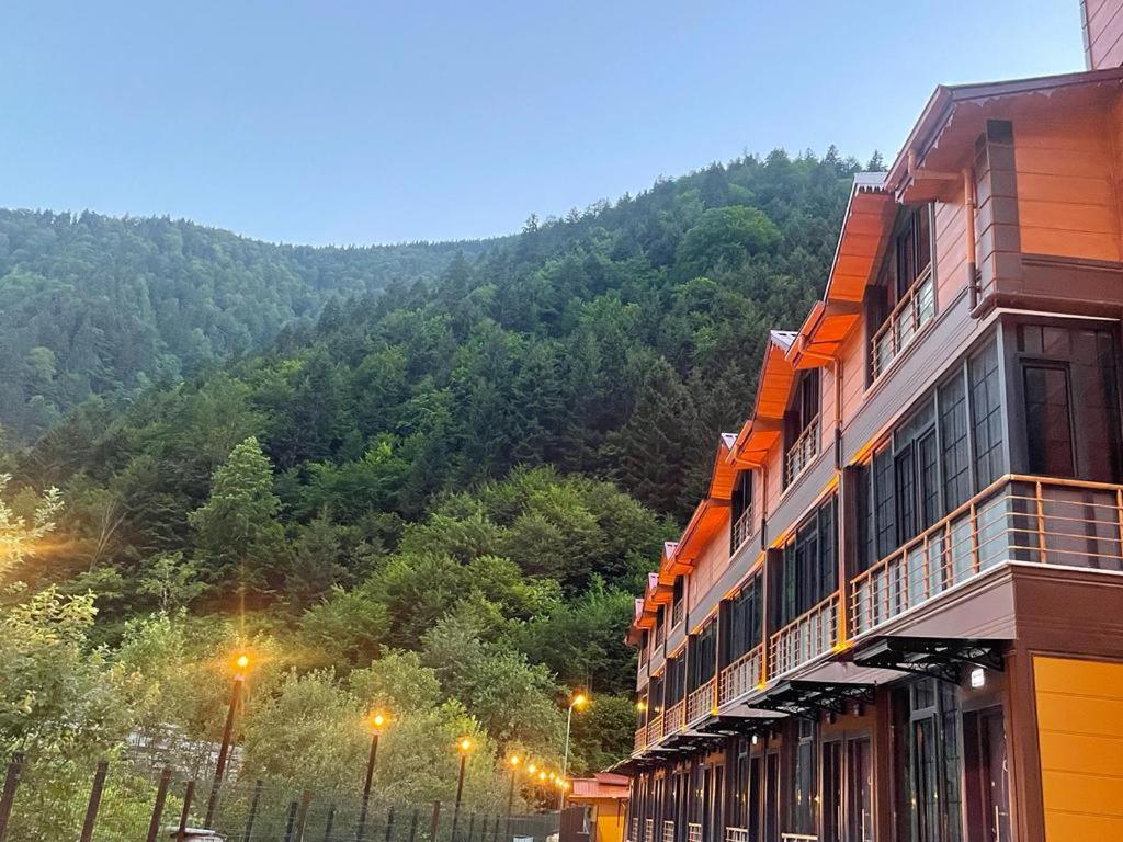 Cennet Suit Otel 우준괼 외부 사진