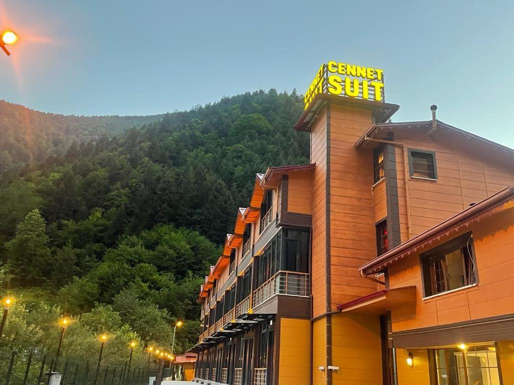Cennet Suit Otel 우준괼 외부 사진