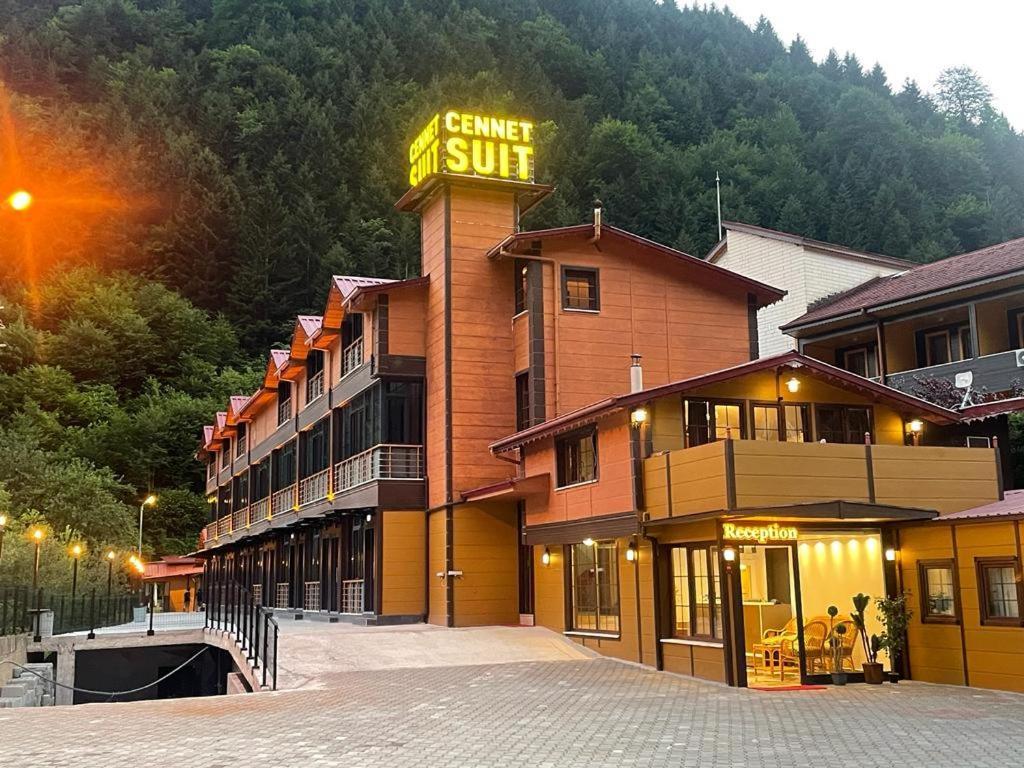 Cennet Suit Otel 우준괼 외부 사진